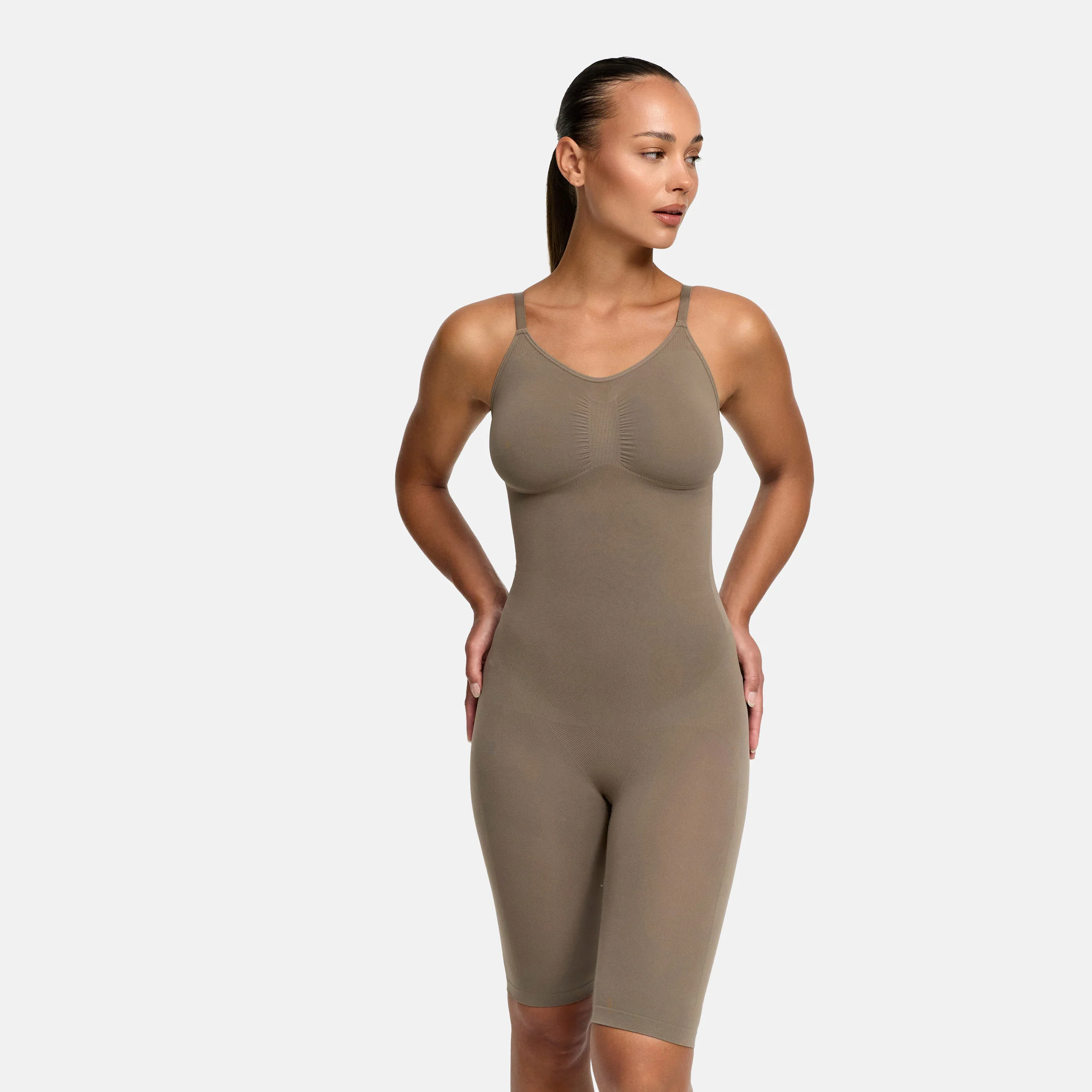 Bodysuit Sculpting Shapewear mit Shorts - Image 15